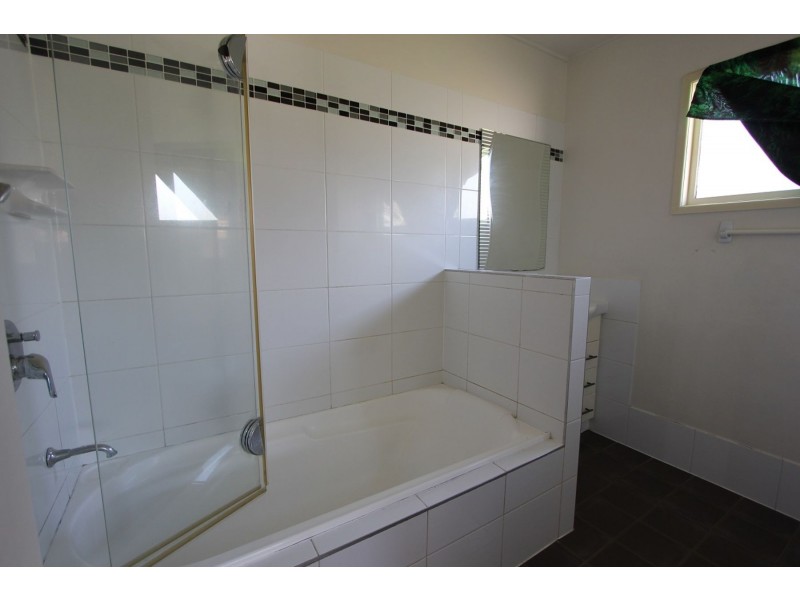 12 Southern Cross Avenue, Darra QLD 4076