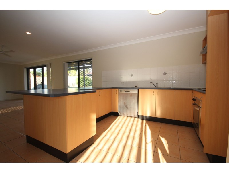11 Rae Close, Camira QLD 4300