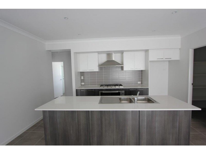 16 Woodgate Street, Oxley QLD 4075