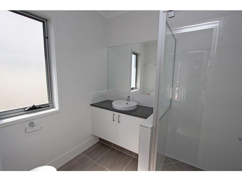 16 Woodgate Street, Oxley QLD 4075