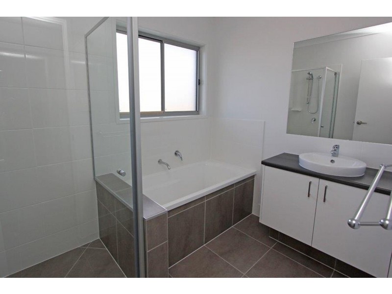 16 Woodgate Street, Oxley QLD 4075