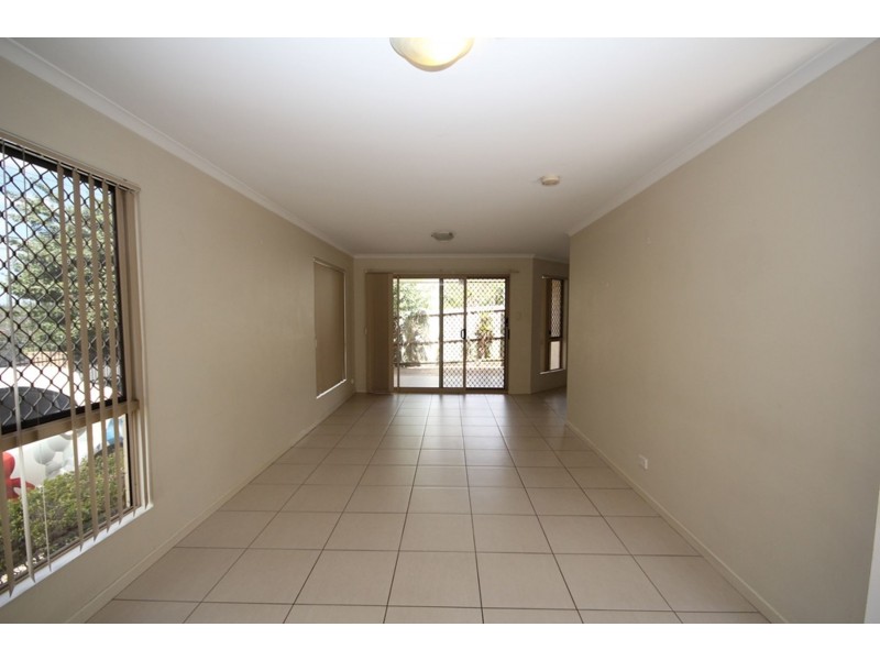 1/25 Law Street, Redbank QLD 4301