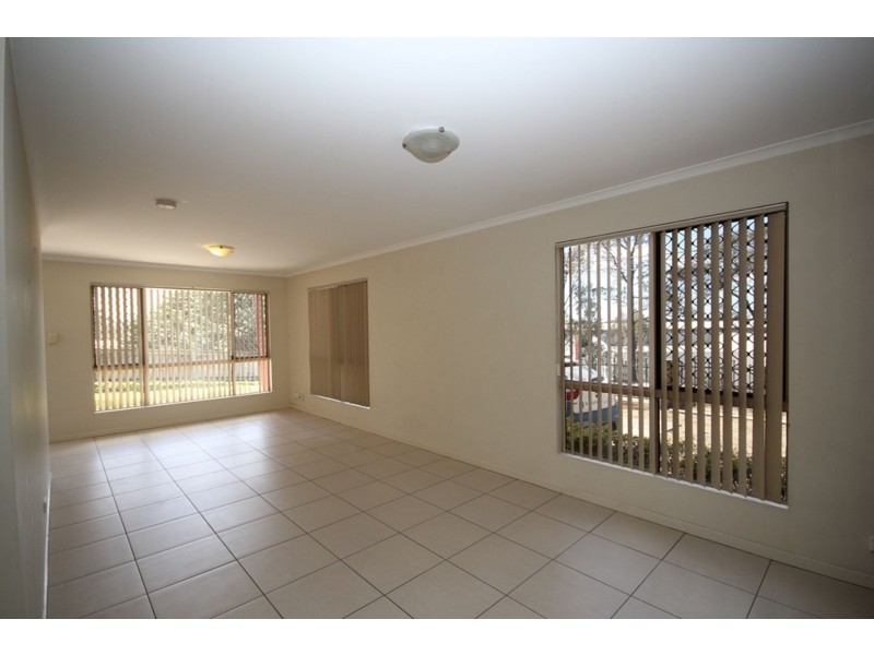 1/25 Law Street, Redbank QLD 4301