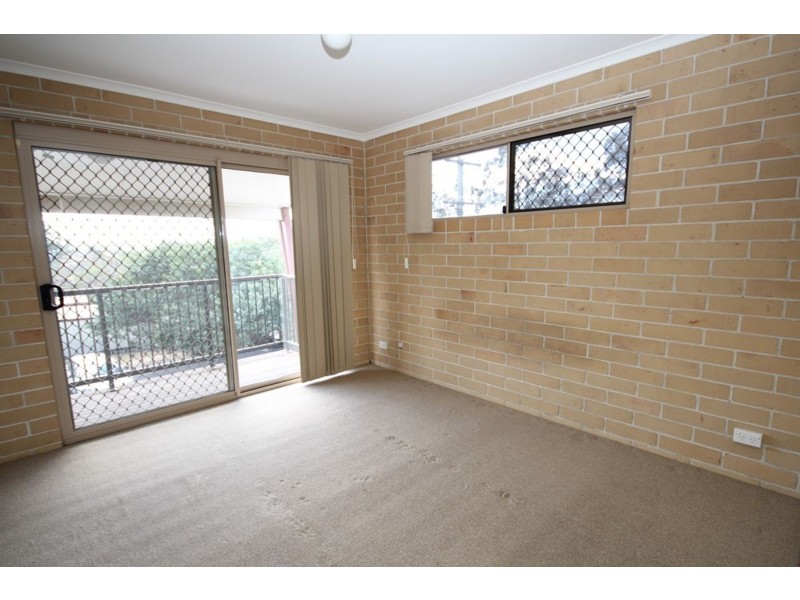 1/25 Law Street, Redbank QLD 4301