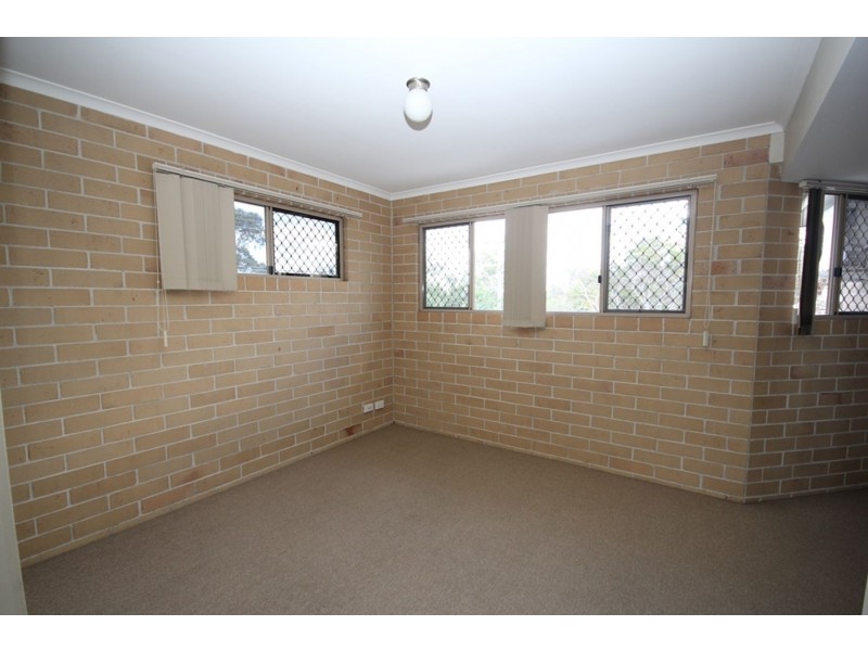 1/25 Law Street, Redbank QLD 4301