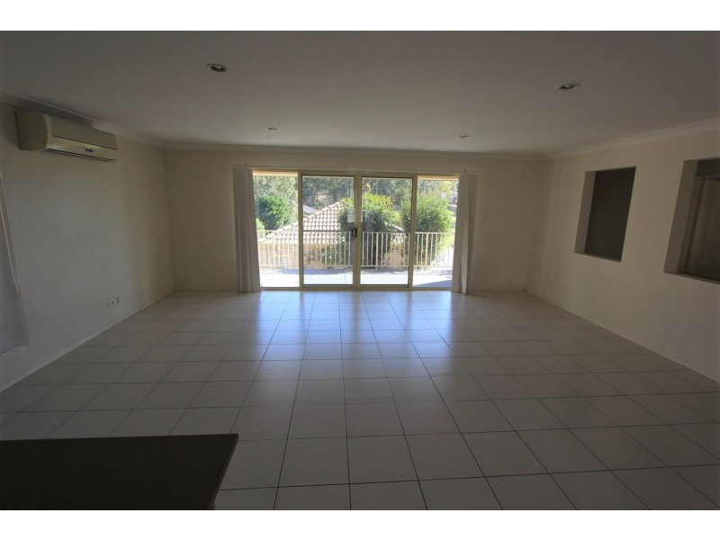 11 Michael Place, Oxley QLD 4075