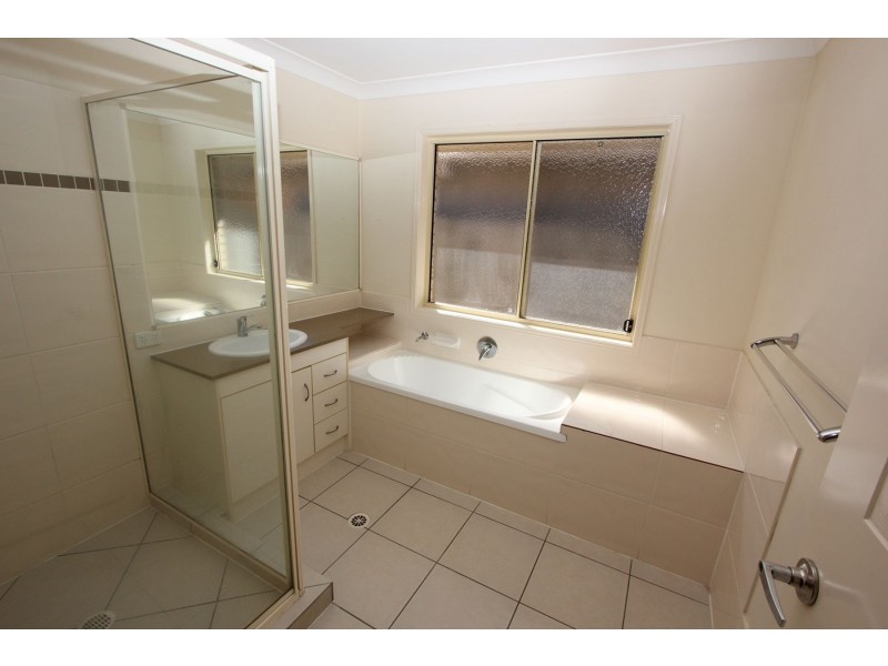 11 Michael Place, Oxley QLD 4075