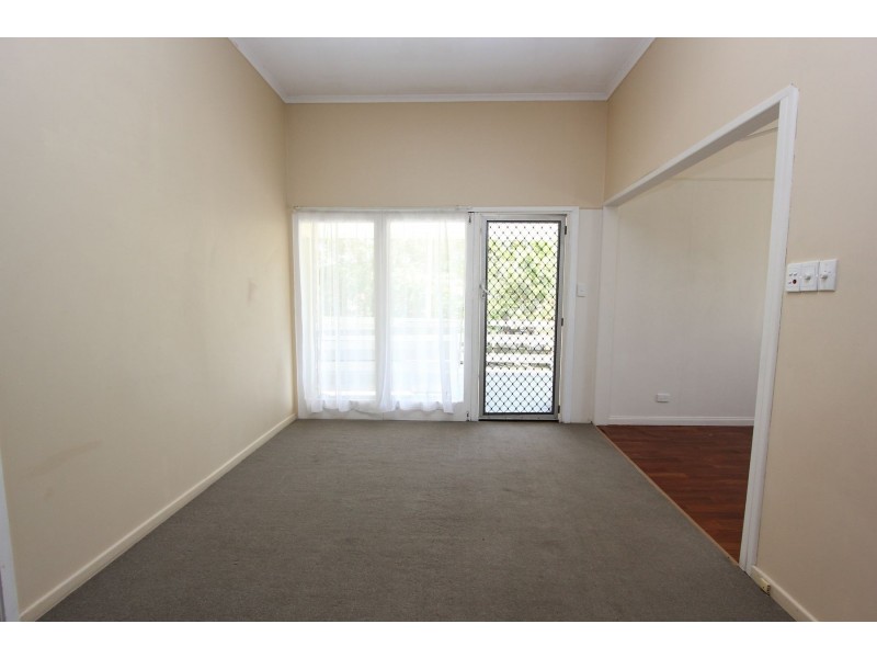 63 Englefield Road, Oxley QLD 4075