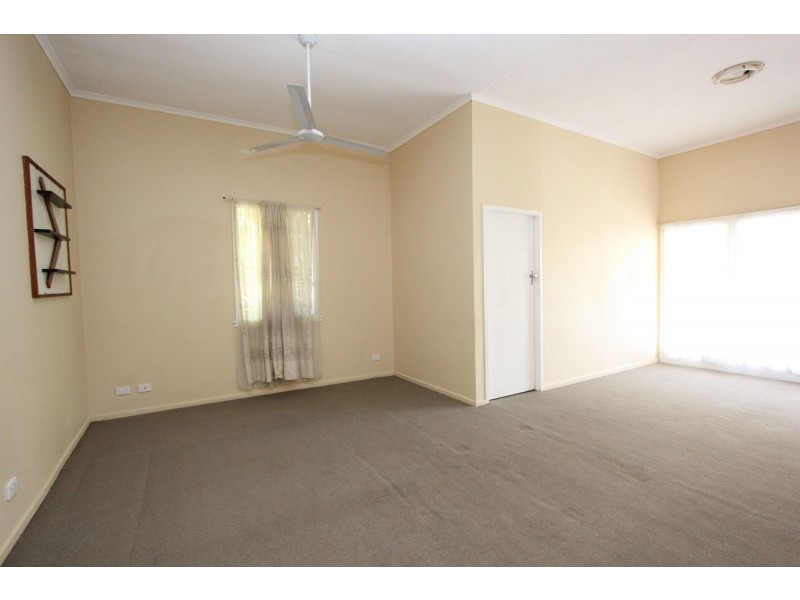 63 Englefield Road, Oxley QLD 4075