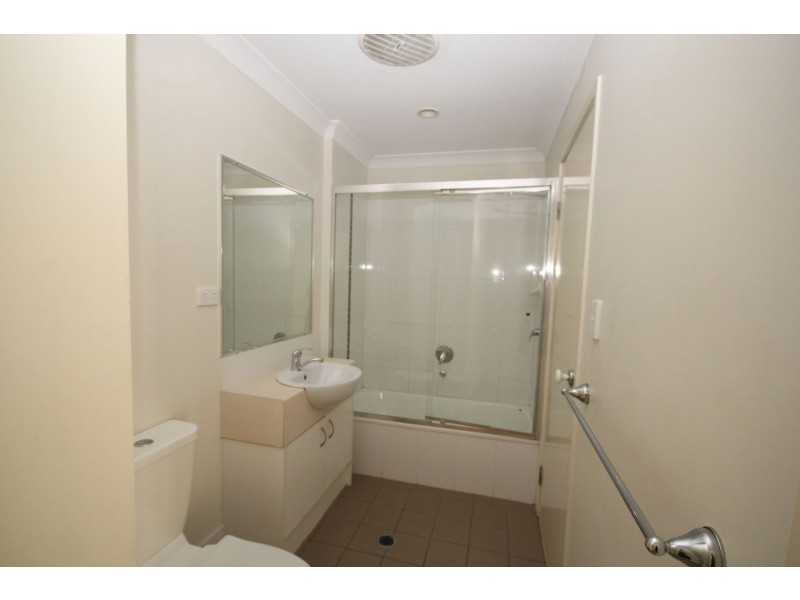 19/8 Rosegum Place, Redbank Plains QLD 4301