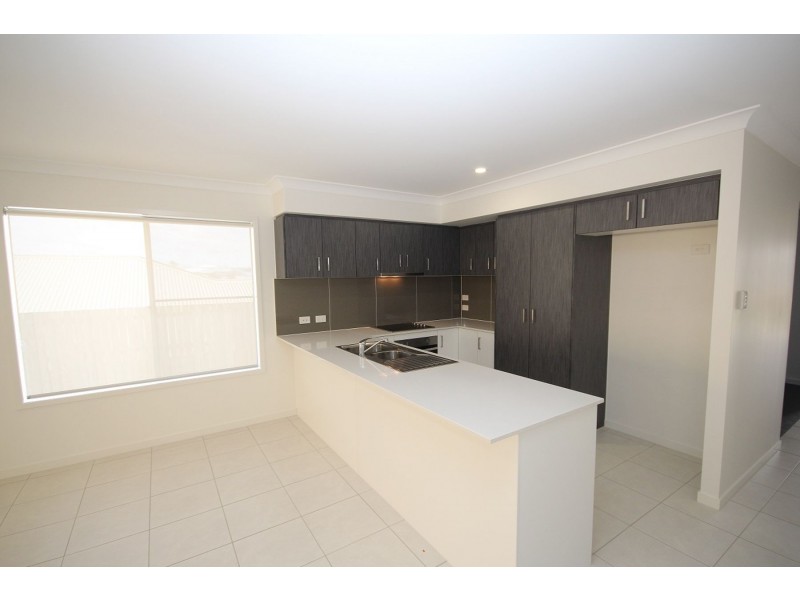 9 Sawyer Street, Spring Mountain QLD 4124