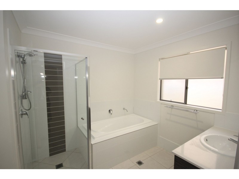 9 Sawyer Street, Spring Mountain QLD 4124