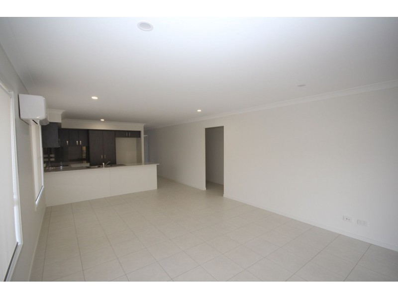 9 Sawyer Street, Spring Mountain QLD 4124