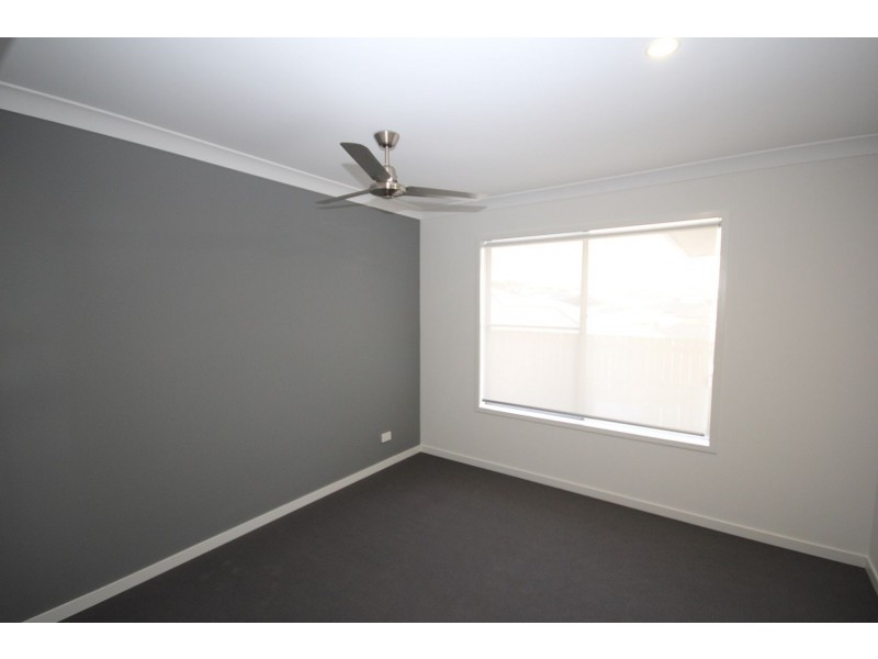 9 Sawyer Street, Spring Mountain QLD 4124