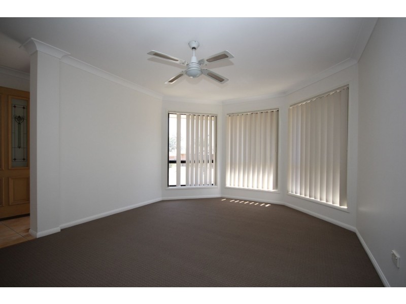 33 Harrison Crescent, Forest Lake QLD 4078