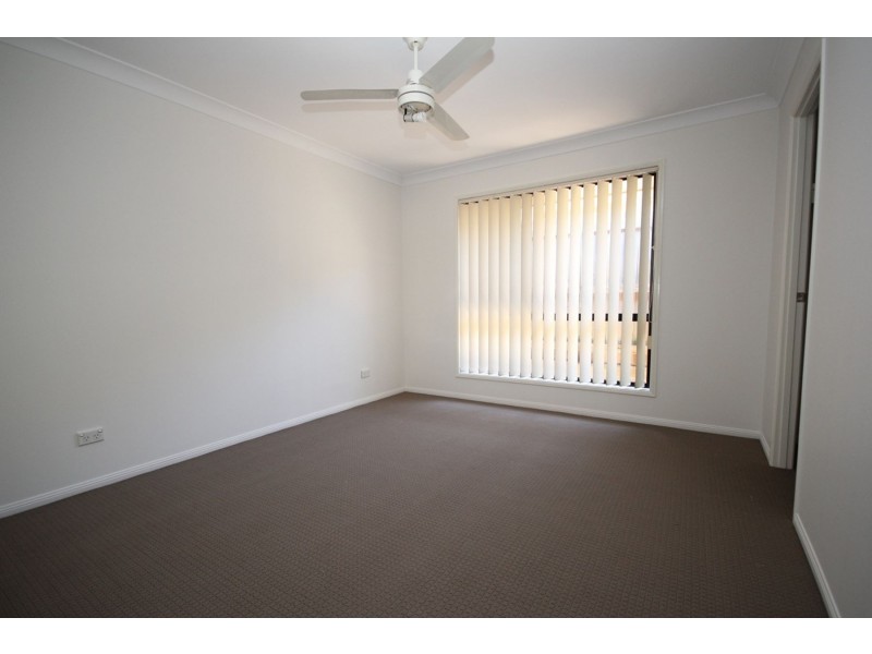 33 Harrison Crescent, Forest Lake QLD 4078