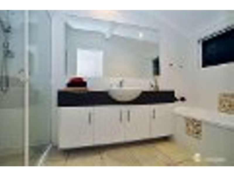 33 Gray Avenue, Corinda QLD 4075