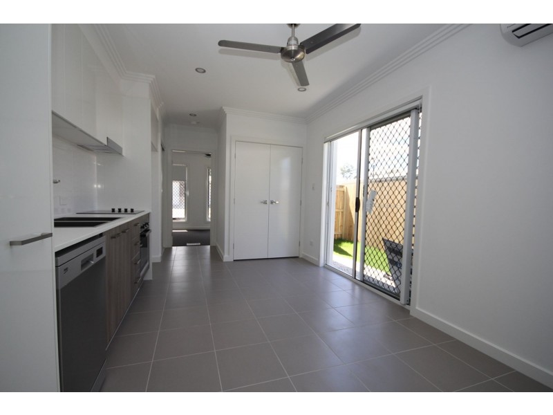 1/8 Chandon Court, Hillcrest QLD 4118