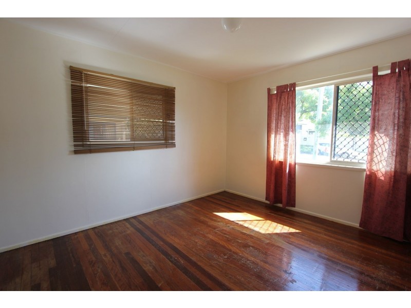 12 Southern Cross Avenue, Darra QLD 4076