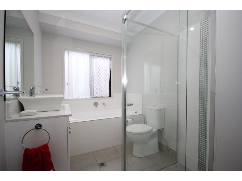 4 McGregor Place, Springfield Lakes QLD 4300
