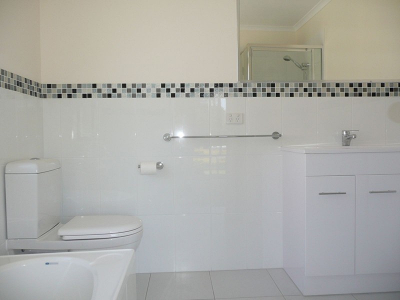 18 Thornburgh Street, Oxley QLD 4075