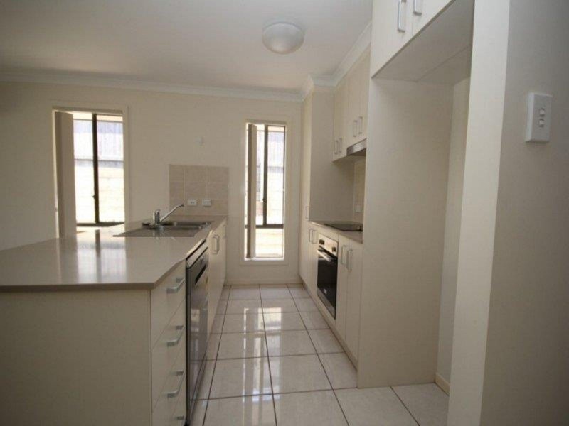 10 Lemongrass Place, Springfield Lakes QLD 4300