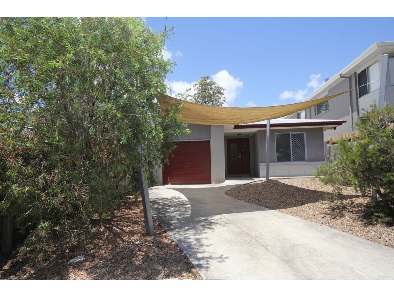 48 William Terrace, Oxley QLD 4075