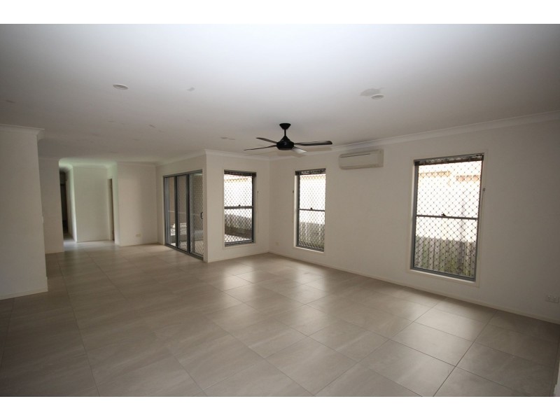 48 William Terrace, Oxley QLD 4075