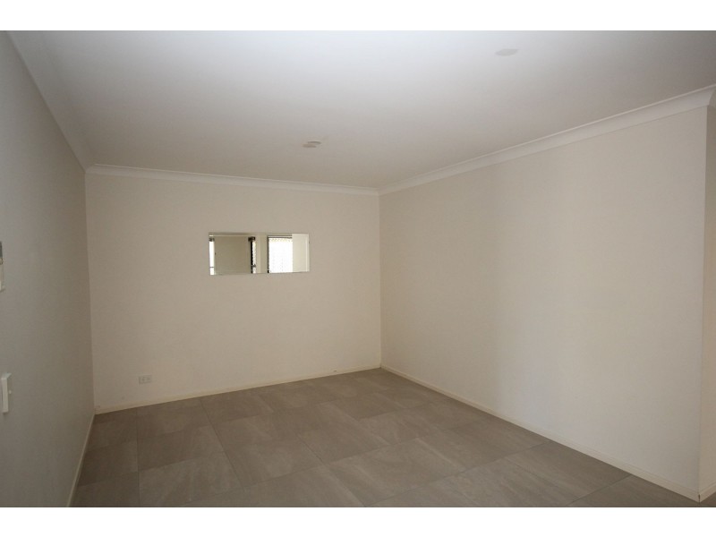 48 William Terrace, Oxley QLD 4075