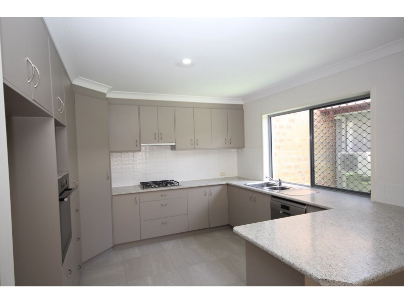 48 William Terrace, Oxley QLD 4075