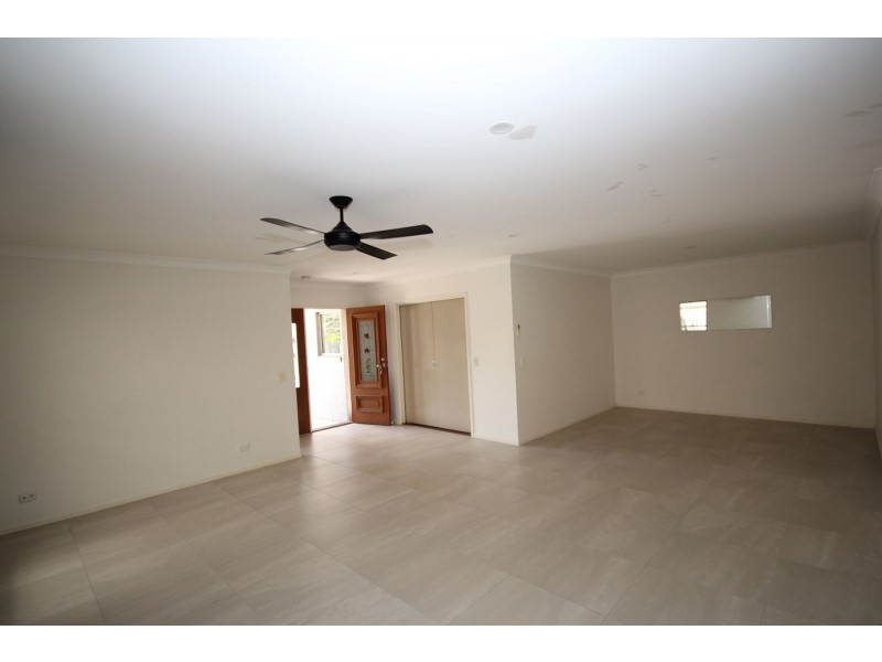 48 William Terrace, Oxley QLD 4075