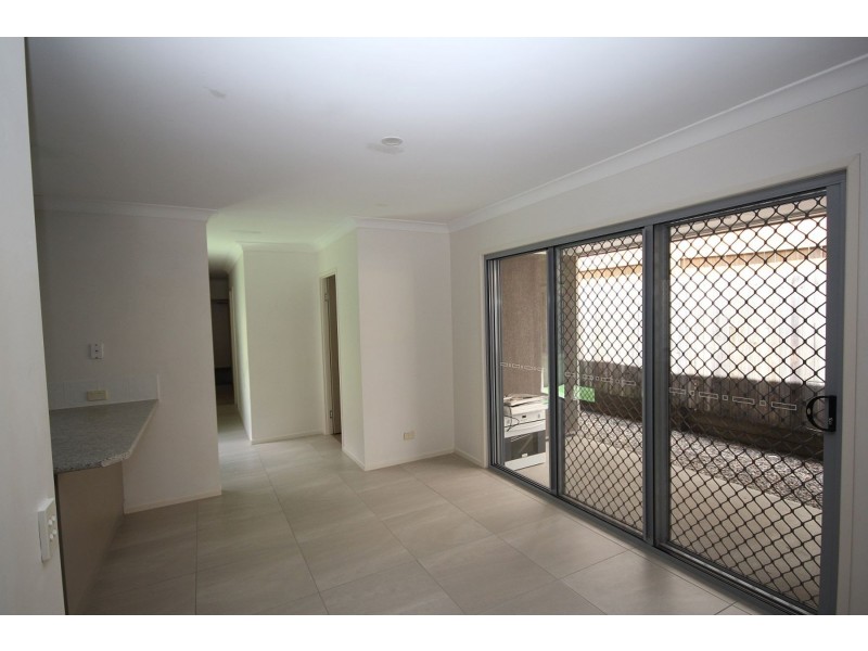 48 William Terrace, Oxley QLD 4075