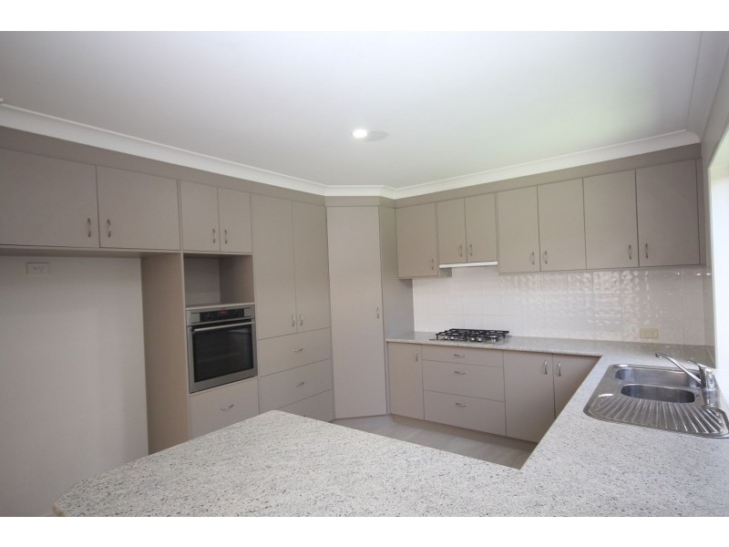 48 William Terrace, Oxley QLD 4075