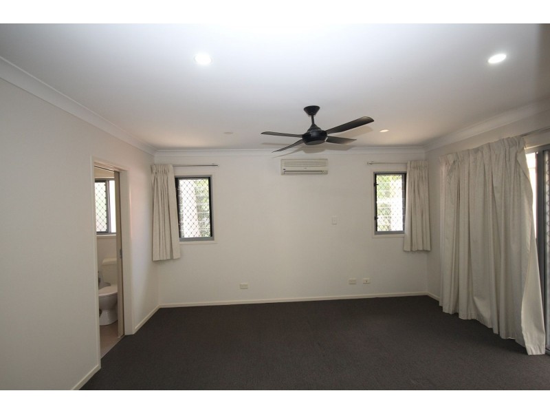 48 William Terrace, Oxley QLD 4075