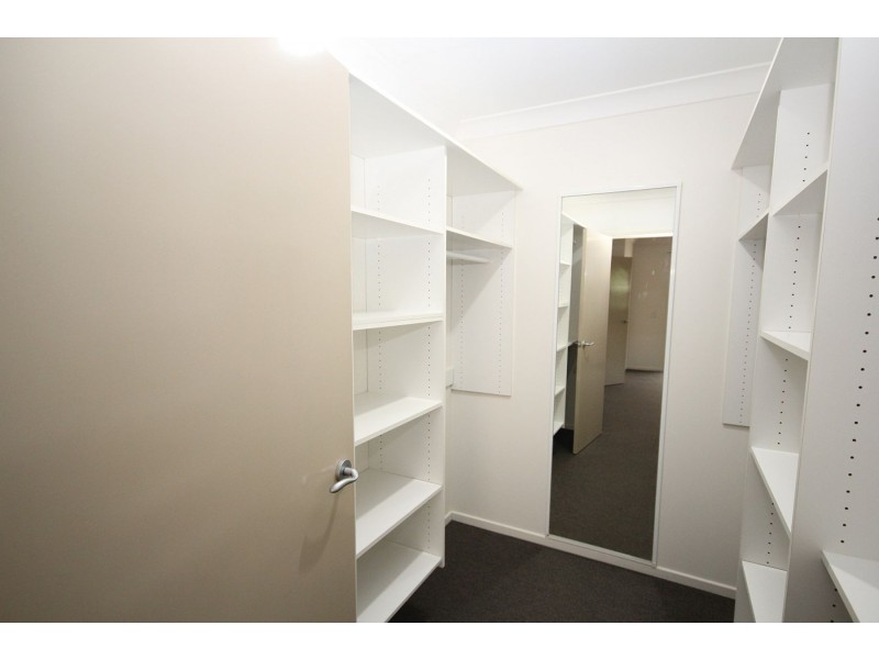 48 William Terrace, Oxley QLD 4075