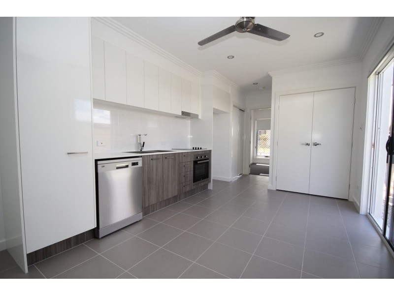 1/8 Chandon Court, Hillcrest QLD 4118