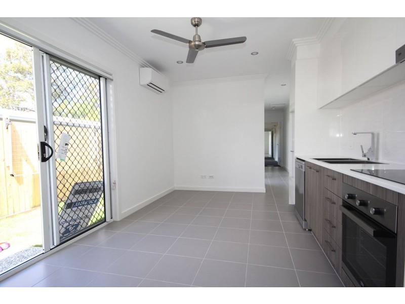 1/8 Chandon Court, Hillcrest QLD 4118