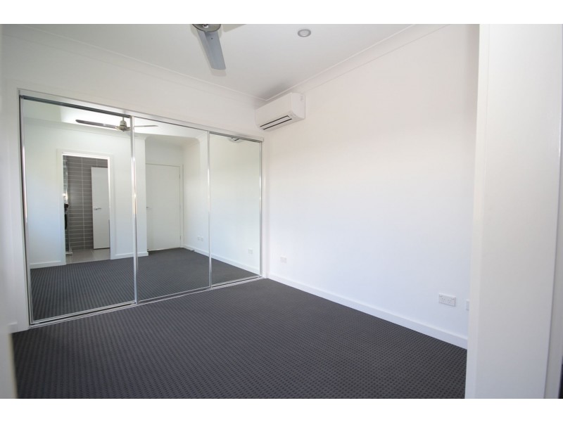 1/8 Chandon Court, Hillcrest QLD 4118