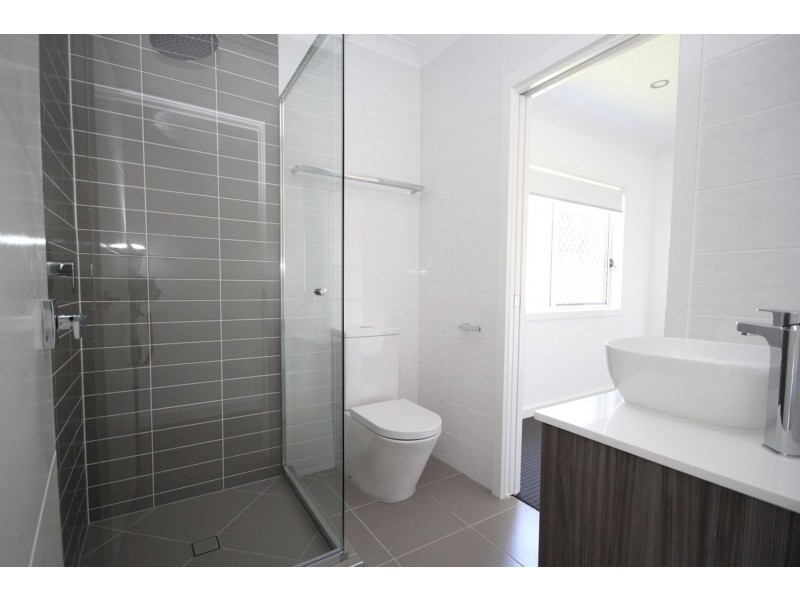 1/8 Chandon Court, Hillcrest QLD 4118