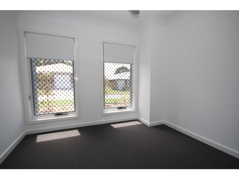 1/8 Chandon Court, Hillcrest QLD 4118