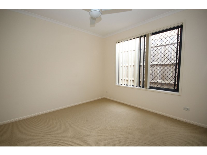 4 Oak Leaf Street, Springfield Lakes QLD 4300