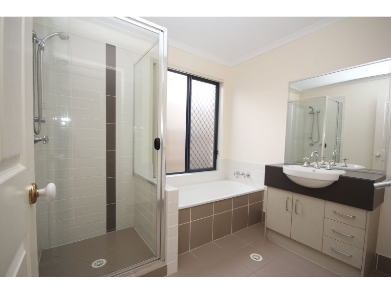 4 Oak Leaf Street, Springfield Lakes QLD 4300