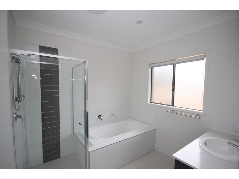 45 Cooper Way, Spring Mountain QLD 4124