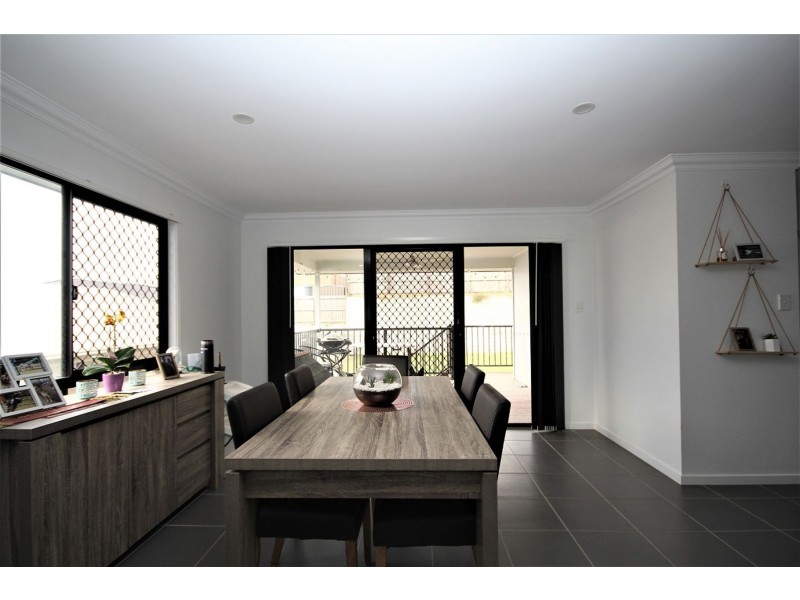 6 Madeira Street, Springfield Lakes QLD 4300