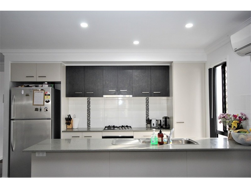 6 Madeira Street, Springfield Lakes QLD 4300