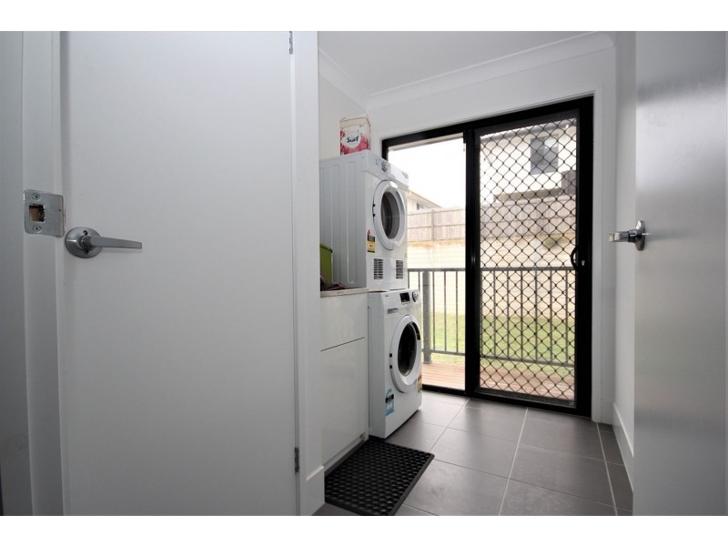 6 Madeira Street, Springfield Lakes QLD 4300