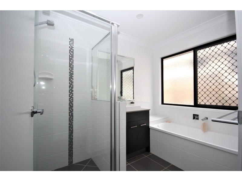 6 Madeira Street, Springfield Lakes QLD 4300