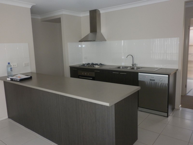 100 Valentine Circuit, Augustine Heights QLD 4300