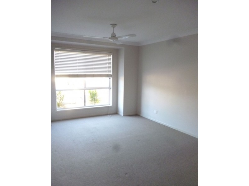 100 Valentine Circuit, Augustine Heights QLD 4300