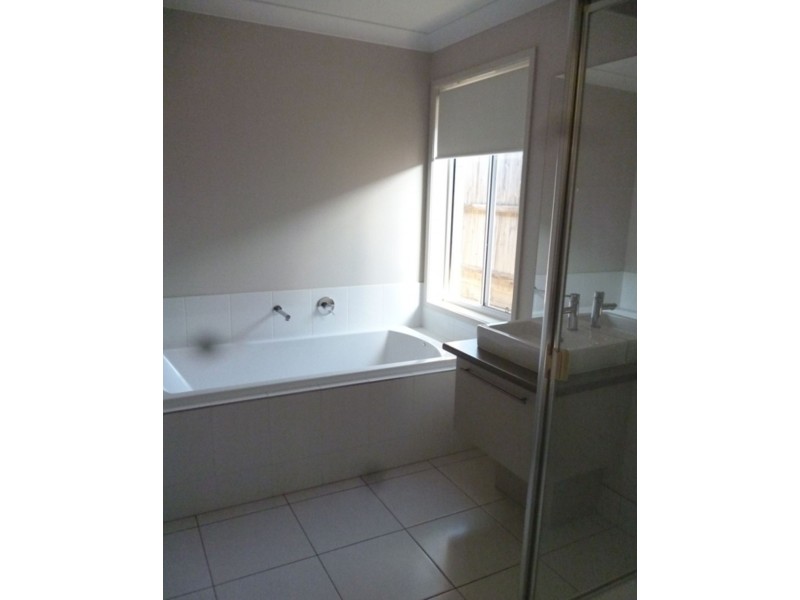 100 Valentine Circuit, Augustine Heights QLD 4300